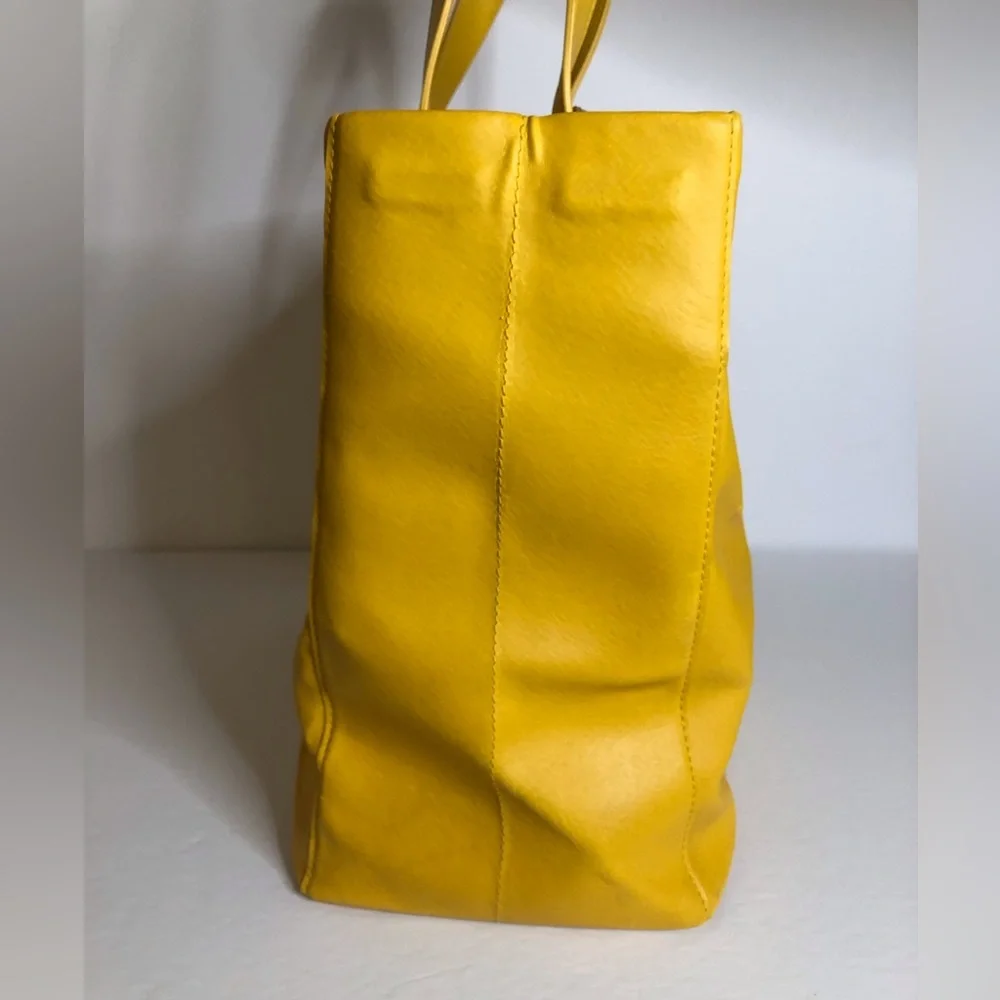 Hunter Yellow Rubber Tote - Picture 11 of 16